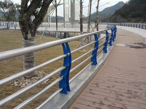 草坪護(hù)欄安裝過(guò)程中小常識(shí)